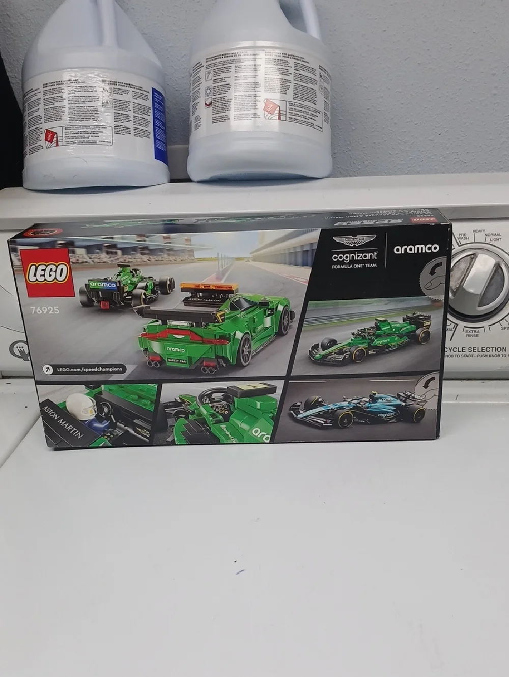 Lego Speed Champions Aston Martin Vantage Safety Car & AMR23. - Picture 2 of 2